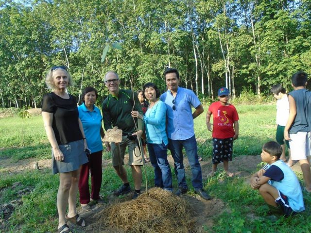 Tham quan và trồng cây