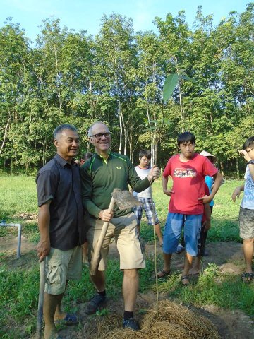 Tham quan và trồng cây